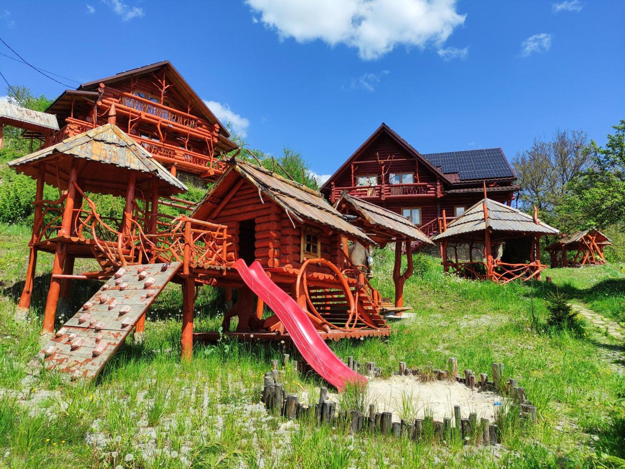 Lodge дерев'яний 